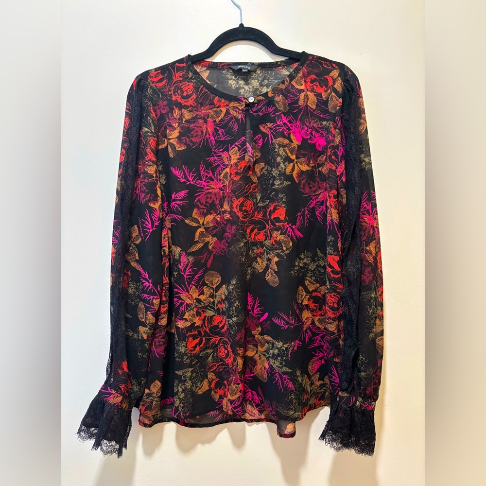 RW&CO. Floral and lace - Ruffled Blouse - XL